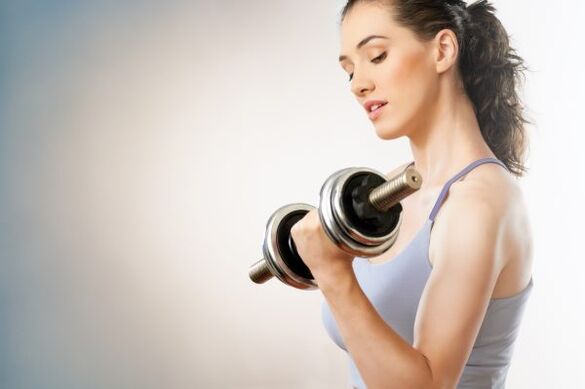 Los ejercicios físicos con mancuernas te ayudarán a perder peso 5 kg en 7 días